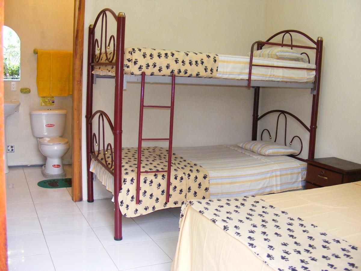 Hostal Maxima Puerto López Dış mekan fotoğraf